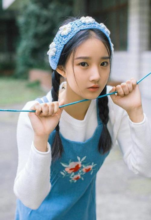 阿尔梅里亚通过勇敢表现，成功战胜对手，阿尔梅里亚的鸟笼简谱