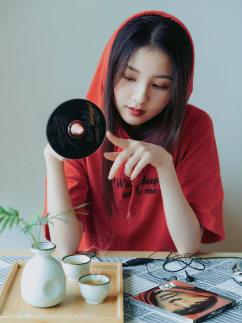 爱游戏下载-西甲金靴榜格局生变，射手榜领跑者更迭，西甲金靴最多的球员